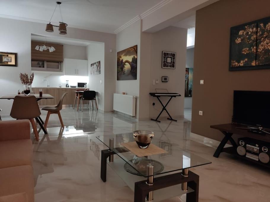 Ebony And Ivory Suites Δροσιά Εξωτερικό φωτογραφία