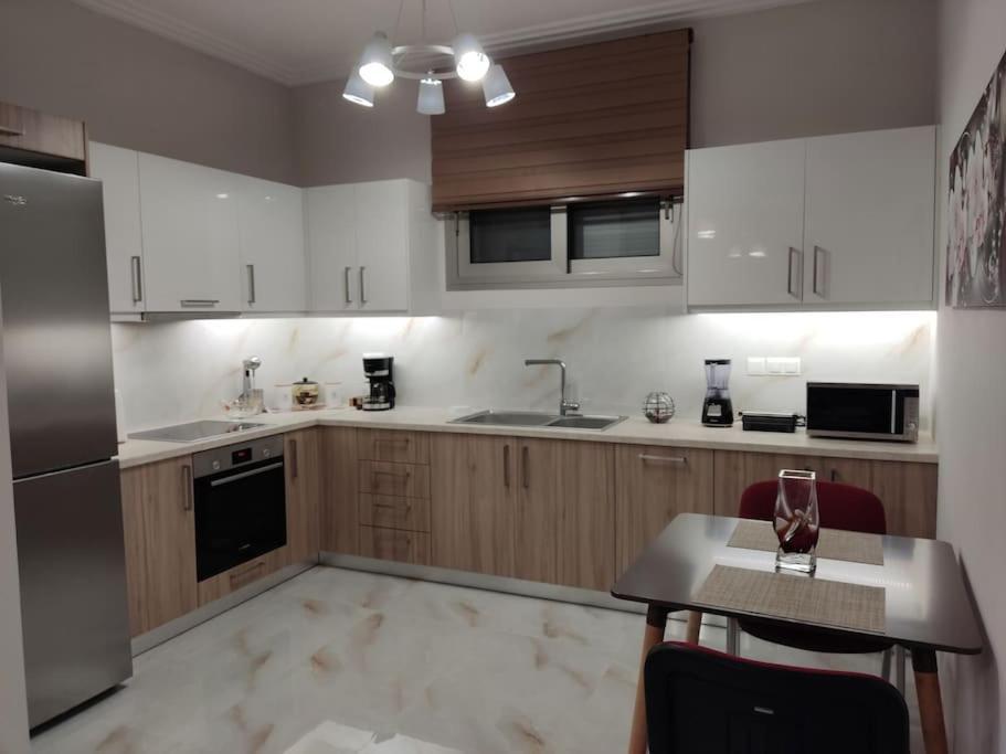 Ebony And Ivory Suites Δροσιά Εξωτερικό φωτογραφία