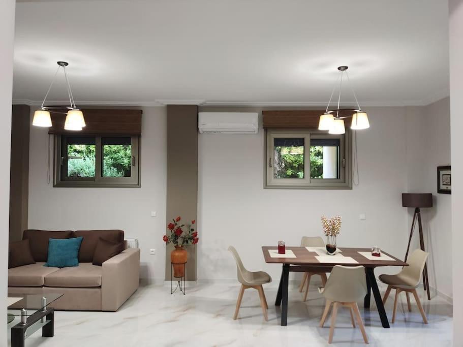 Ebony And Ivory Suites Δροσιά Εξωτερικό φωτογραφία
