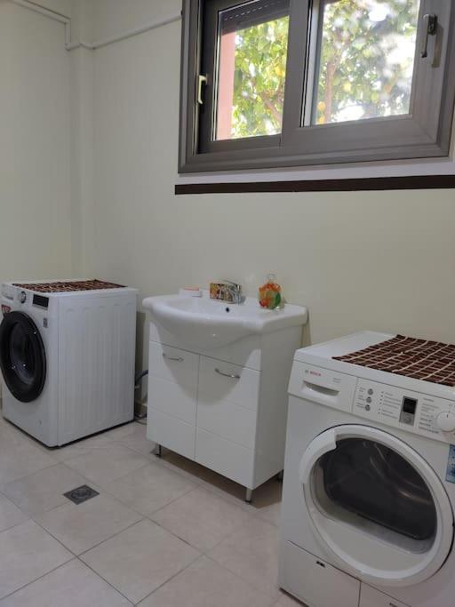 Ebony And Ivory Suites Δροσιά Εξωτερικό φωτογραφία