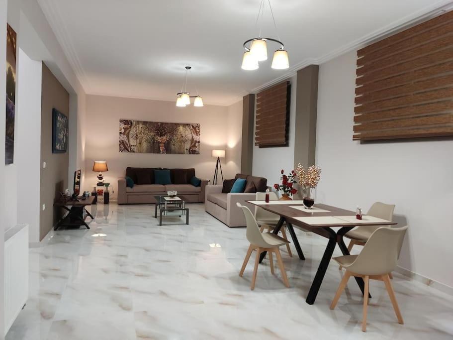 Ebony And Ivory Suites Δροσιά Εξωτερικό φωτογραφία