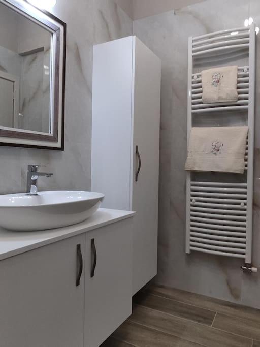 Ebony And Ivory Suites Δροσιά Εξωτερικό φωτογραφία