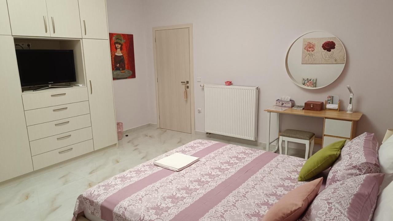 Ebony And Ivory Suites Δροσιά Εξωτερικό φωτογραφία